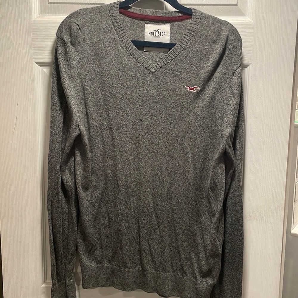 Hollister V neck sweater